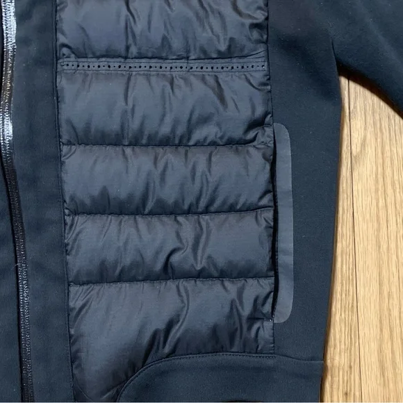 NIKE Women’s Jacket Aeroloft 800 Tech Fleece Bomber - Picture 3 of 14